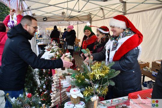 Krasnystaw. Na rynku miejskim świąteczny jarmark [GALERIA ZDJĘĆ]