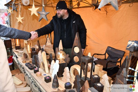 Krasnystaw. Na rynku miejskim świąteczny jarmark [GALERIA ZDJĘĆ]