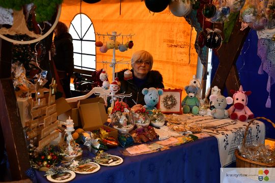 Krasnystaw. Na rynku miejskim świąteczny jarmark [GALERIA ZDJĘĆ]