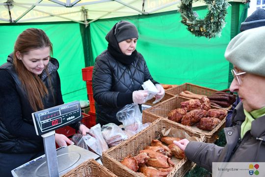Krasnystaw. Na rynku miejskim świąteczny jarmark [GALERIA ZDJĘĆ]