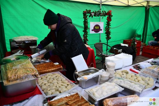 Krasnystaw. Na rynku miejskim świąteczny jarmark [GALERIA ZDJĘĆ]