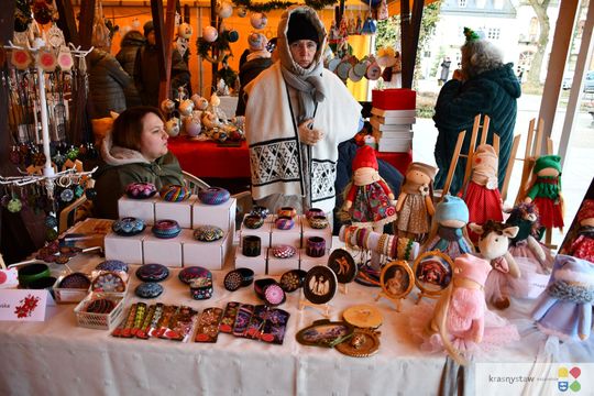 Krasnystaw. Na rynku miejskim świąteczny jarmark [GALERIA ZDJĘĆ]