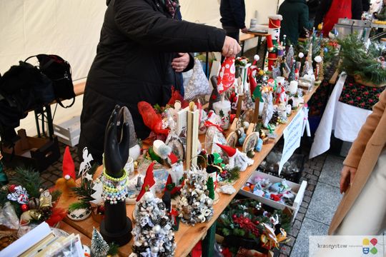 Krasnystaw. Na rynku miejskim świąteczny jarmark [GALERIA ZDJĘĆ]