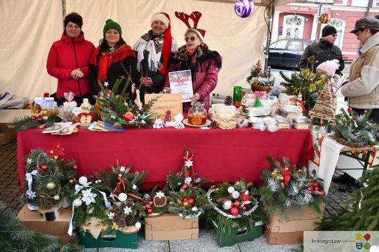 Krasnystaw. Na rynku miejskim świąteczny jarmark [GALERIA ZDJĘĆ]