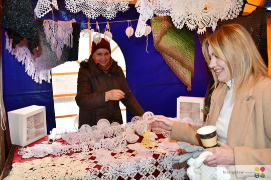 Krasnystaw. Na rynku miejskim świąteczny jarmark [GALERIA ZDJĘĆ]