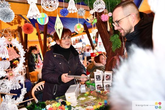 Krasnystaw. Na rynku miejskim świąteczny jarmark [GALERIA ZDJĘĆ]