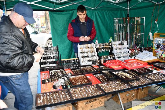 Krasnystaw. Na rynku miejskim świąteczny jarmark [GALERIA ZDJĘĆ]