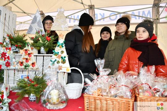 Krasnystaw. Na rynku miejskim świąteczny jarmark [GALERIA ZDJĘĆ]