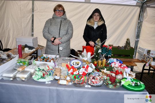 Krasnystaw. Na rynku miejskim świąteczny jarmark [GALERIA ZDJĘĆ]
