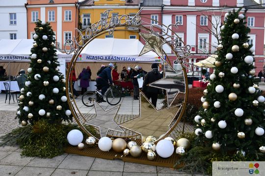 Krasnystaw. Na rynku miejskim świąteczny jarmark [GALERIA ZDJĘĆ]