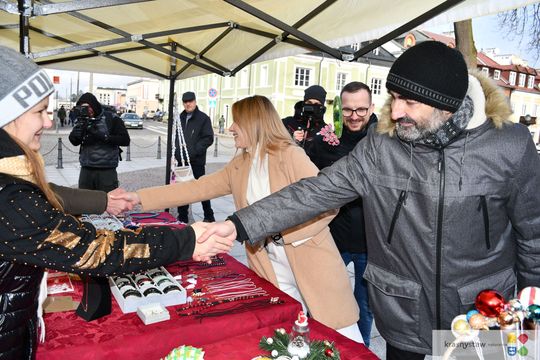 Krasnystaw. Na rynku miejskim świąteczny jarmark [GALERIA ZDJĘĆ]