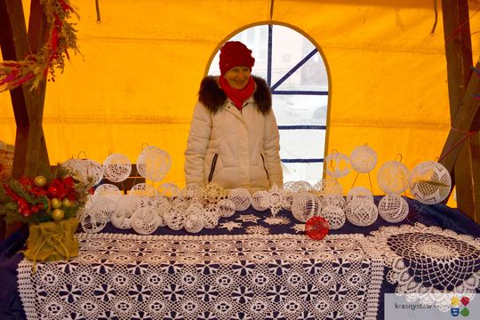 Krasnystaw. Na rynku miejskim świąteczny jarmark [GALERIA ZDJĘĆ]