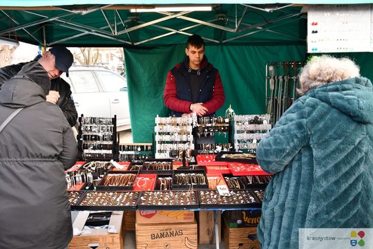 Krasnystaw. Na rynku miejskim świąteczny jarmark [GALERIA ZDJĘĆ]