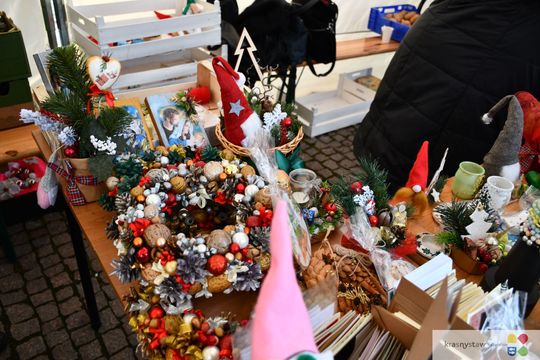 Krasnystaw. Na rynku miejskim świąteczny jarmark [GALERIA ZDJĘĆ]
