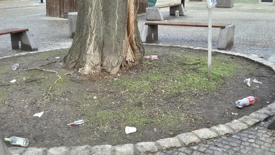 Chełm. Brudny poranek w centrum miasta w pierwszy dzień świąt Bożego Narodzenia [GALERIA ZDJĘĆ]