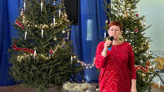 Spotkanie świąteczne w Szkole Podstawowej w Wierzbicy  [GALERIA ZDJĘĆ]