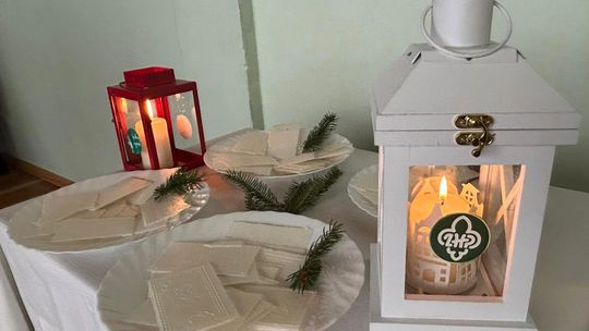 Spotkanie świąteczne w Szkole Podstawowej w Wierzbicy  [GALERIA ZDJĘĆ]