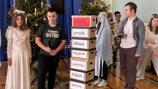Spotkanie świąteczne w Szkole Podstawowej w Wierzbicy  [GALERIA ZDJĘĆ]