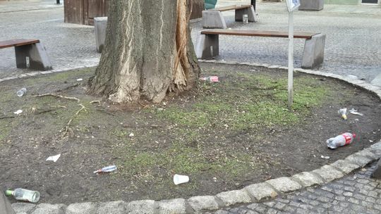 Chełm. Brudny poranek w centrum miasta w pierwszy dzień świąt Bożego Narodzenia [GALERIA ZDJĘĆ]