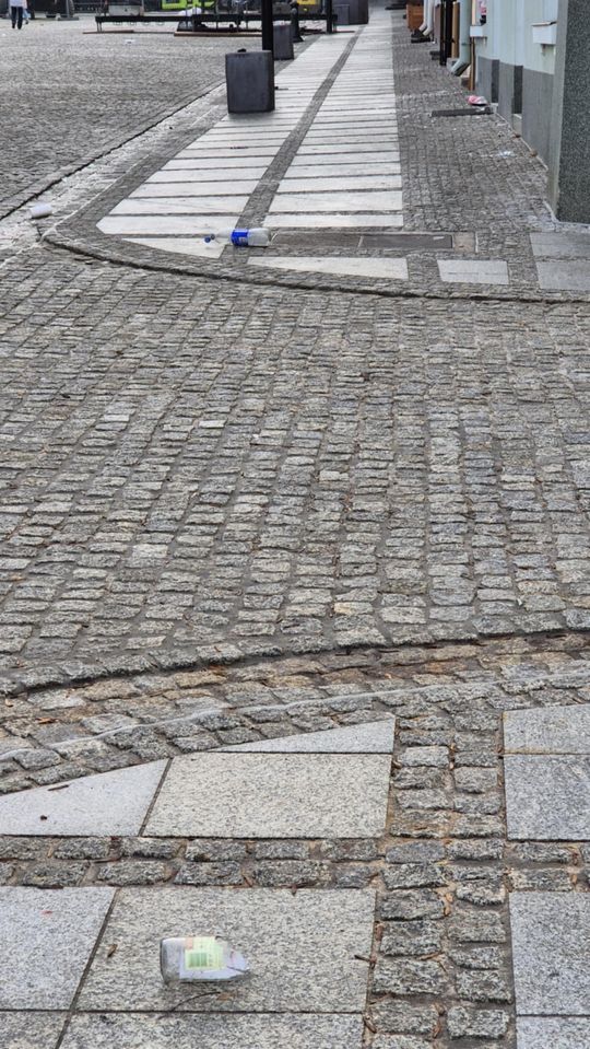 Chełm. Brudny poranek w centrum miasta w pierwszy dzień świąt Bożego Narodzenia [GALERIA ZDJĘĆ]