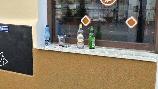 Chełm. Brudny poranek w centrum miasta w pierwszy dzień świąt Bożego Narodzenia [GALERIA ZDJĘĆ]