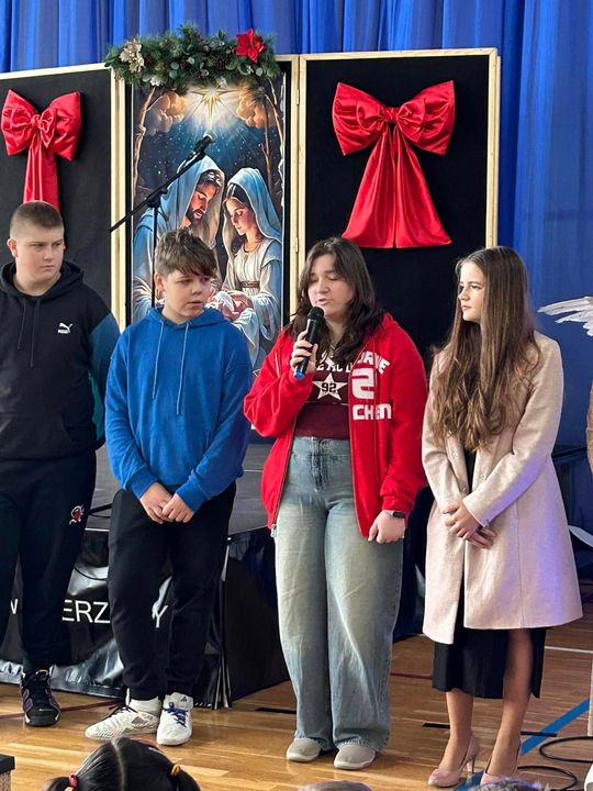 Spotkanie świąteczne w Szkole Podstawowej w Wierzbicy  [GALERIA ZDJĘĆ]