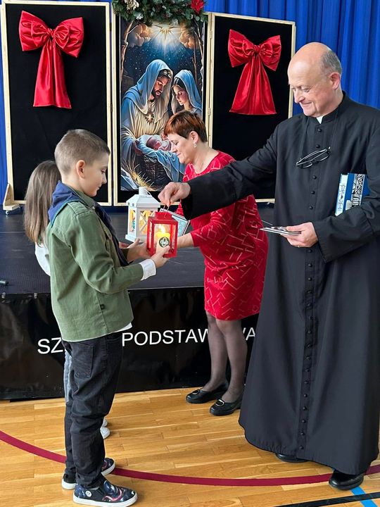 Spotkanie świąteczne w Szkole Podstawowej w Wierzbicy  [GALERIA ZDJĘĆ]