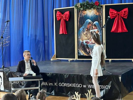 Spotkanie świąteczne w Szkole Podstawowej w Wierzbicy  [GALERIA ZDJĘĆ]