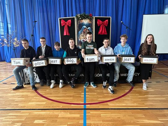 Spotkanie świąteczne w Szkole Podstawowej w Wierzbicy  [GALERIA ZDJĘĆ]