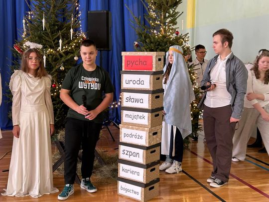 Spotkanie świąteczne w Szkole Podstawowej w Wierzbicy  [GALERIA ZDJĘĆ]