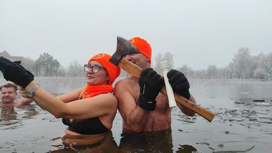 Klub Morsów - Krasnostawskie Karpie podczas świątecznej kąpieli [GALERIA ZDJĘĆ]