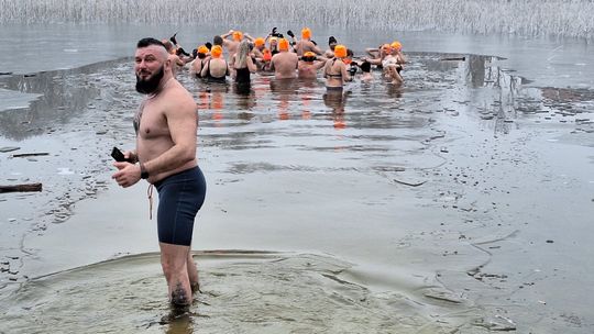 Klub Morsów - Krasnostawskie Karpie podczas świątecznej kąpieli [GALERIA ZDJĘĆ]
