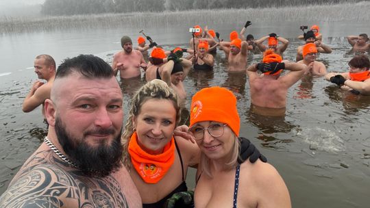 Klub Morsów - Krasnostawskie Karpie podczas świątecznej kąpieli [GALERIA ZDJĘĆ]
