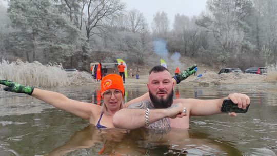 Klub Morsów - Krasnostawskie Karpie podczas świątecznej kąpieli [GALERIA ZDJĘĆ]