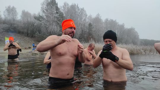 Klub Morsów - Krasnostawskie Karpie podczas świątecznej kąpieli [GALERIA ZDJĘĆ]