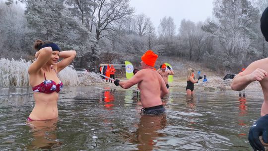 Klub Morsów - Krasnostawskie Karpie podczas świątecznej kąpieli [GALERIA ZDJĘĆ]