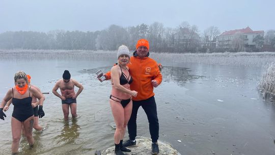Klub Morsów - Krasnostawskie Karpie podczas świątecznej kąpieli [GALERIA ZDJĘĆ]