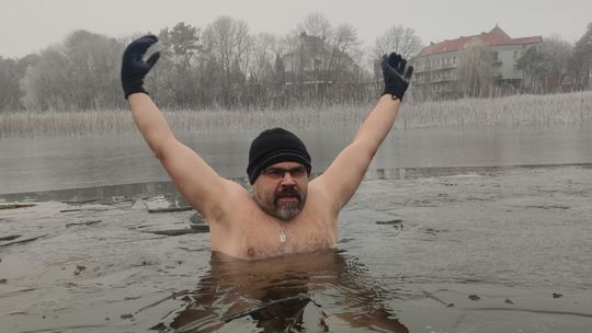 Klub Morsów - Krasnostawskie Karpie podczas świątecznej kąpieli [GALERIA ZDJĘĆ]