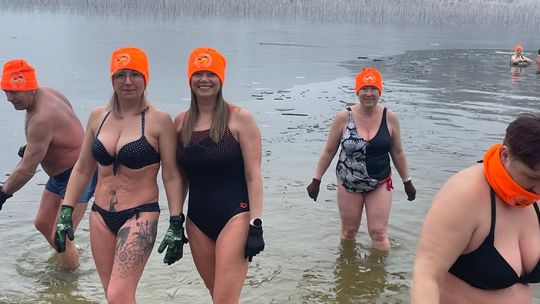 Klub Morsów - Krasnostawskie Karpie podczas świątecznej kąpieli [GALERIA ZDJĘĆ]