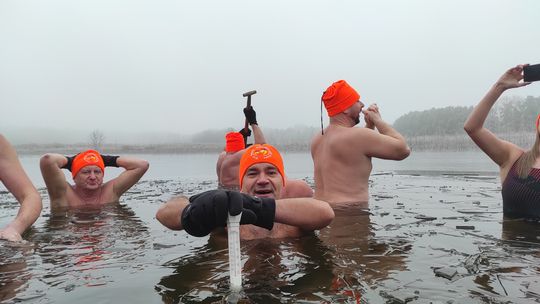 Klub Morsów - Krasnostawskie Karpie podczas świątecznej kąpieli [GALERIA ZDJĘĆ]