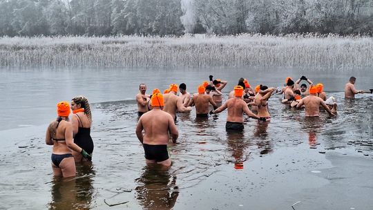 Klub Morsów - Krasnostawskie Karpie podczas świątecznej kąpieli [GALERIA ZDJĘĆ]