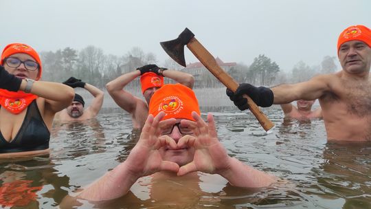 Klub Morsów - Krasnostawskie Karpie podczas świątecznej kąpieli [GALERIA ZDJĘĆ]