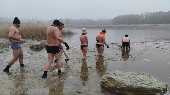 Klub Morsów - Krasnostawskie Karpie podczas świątecznej kąpieli [GALERIA ZDJĘĆ]