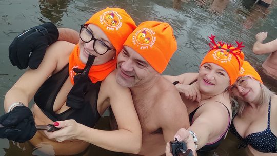 Klub Morsów - Krasnostawskie Karpie podczas świątecznej kąpieli [GALERIA ZDJĘĆ]