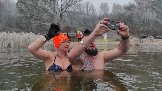 Klub Morsów - Krasnostawskie Karpie podczas świątecznej kąpieli [GALERIA ZDJĘĆ]