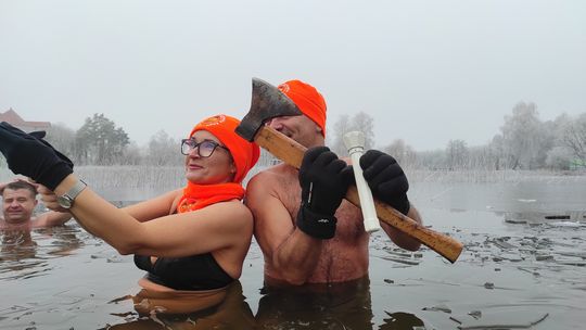 Klub Morsów - Krasnostawskie Karpie podczas świątecznej kąpieli [GALERIA ZDJĘĆ]