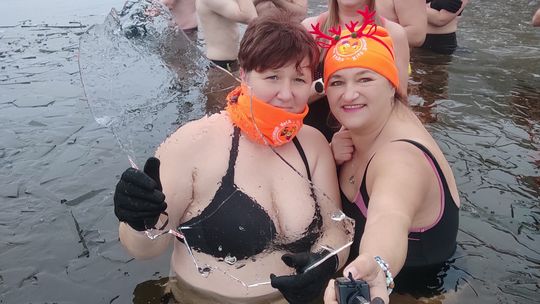 Klub Morsów - Krasnostawskie Karpie podczas świątecznej kąpieli [GALERIA ZDJĘĆ]