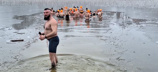 Klub Morsów - Krasnostawskie Karpie podczas świątecznej kąpieli [GALERIA ZDJĘĆ]