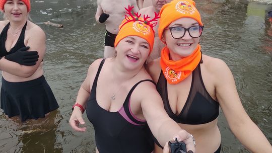 Klub Morsów - Krasnostawskie Karpie podczas świątecznej kąpieli [GALERIA ZDJĘĆ]