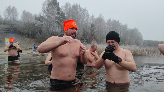 Klub Morsów - Krasnostawskie Karpie podczas świątecznej kąpieli [GALERIA ZDJĘĆ]